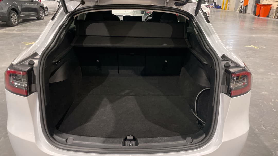 2024 Tesla Model Y Rear-wheel Drive, Automatic, 21380 km, Boot Inside View