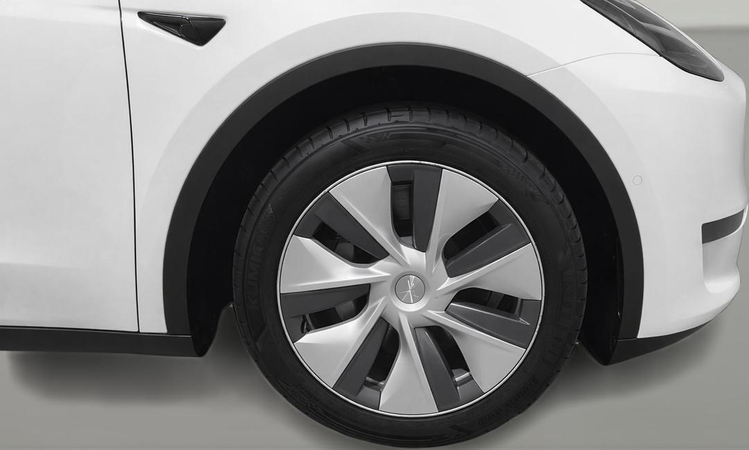 2024 Tesla Model Y Rear-wheel Drive, Automatic, 21380 km, Right Front Wheel