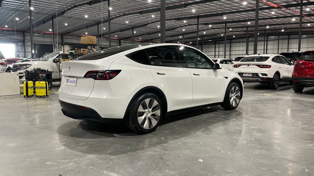 2024 Tesla Model Y Rear-wheel Drive, Automatic, 21380 km, Right Back Diagonal (45- Degree) View