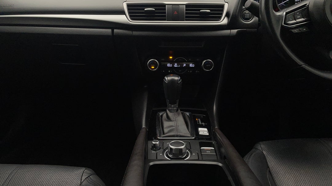 2017 Mazda 3 Touring, Automatic, 140202 km, Center Console