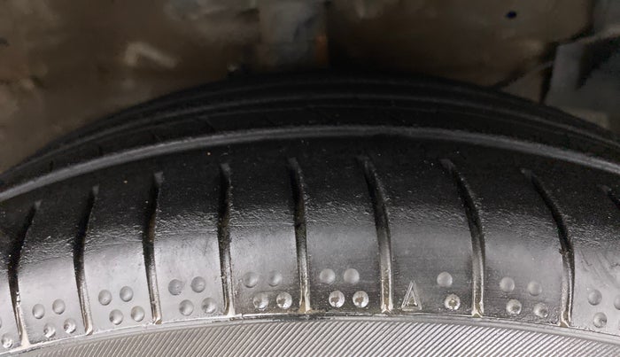 2017 Maruti Ciaz DELTA DIESEL 1.3, Diesel, Manual, 54,766 km, Right Front Tyre Tread