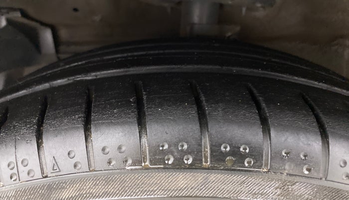 2017 Maruti Ciaz DELTA DIESEL 1.3, Diesel, Manual, 54,766 km, Left Front Tyre Tread