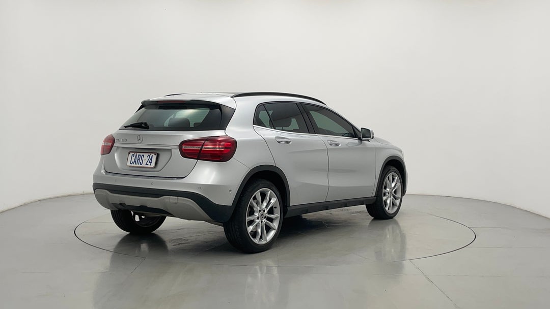 Right Back Diagonal (45- Degree) View