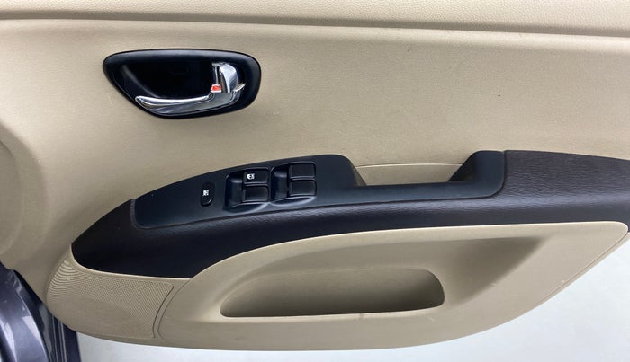 2016 Hyundai i10 SPORTZ 1.1 IRDE2, Petrol, Manual, 25,752 km, Driver Side Door Panels Control