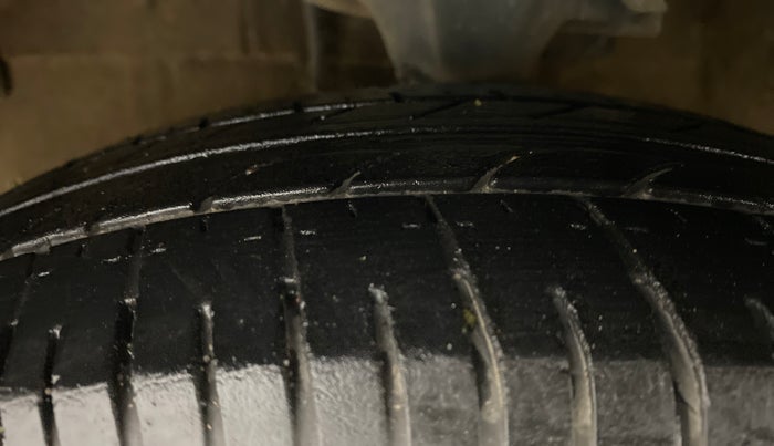 2016 Hyundai i10 SPORTZ 1.1 IRDE2, Petrol, Manual, 25,752 km, Left Front Tyre Tread