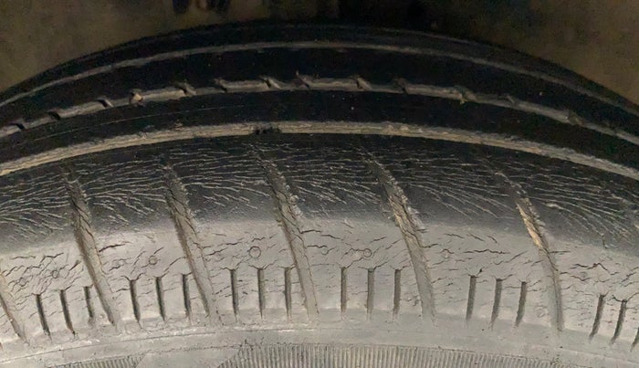 2016 Maruti Celerio VXI, Petrol, Manual, 60,840 km, Right Front Tyre Tread