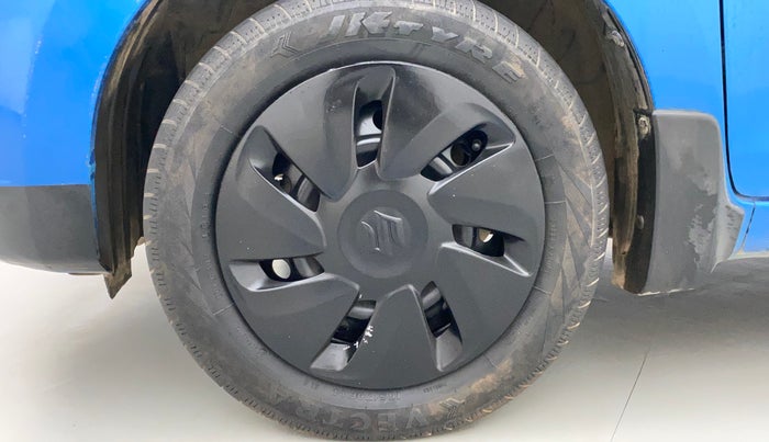 2016 Maruti Celerio VXI, Petrol, Manual, 60,840 km, Left front tyre - Minor crack