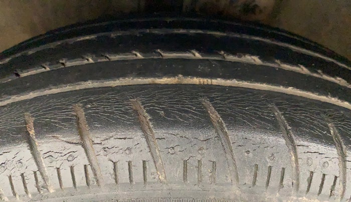 2016 Maruti Celerio VXI, Petrol, Manual, 60,840 km, Left Front Tyre Tread