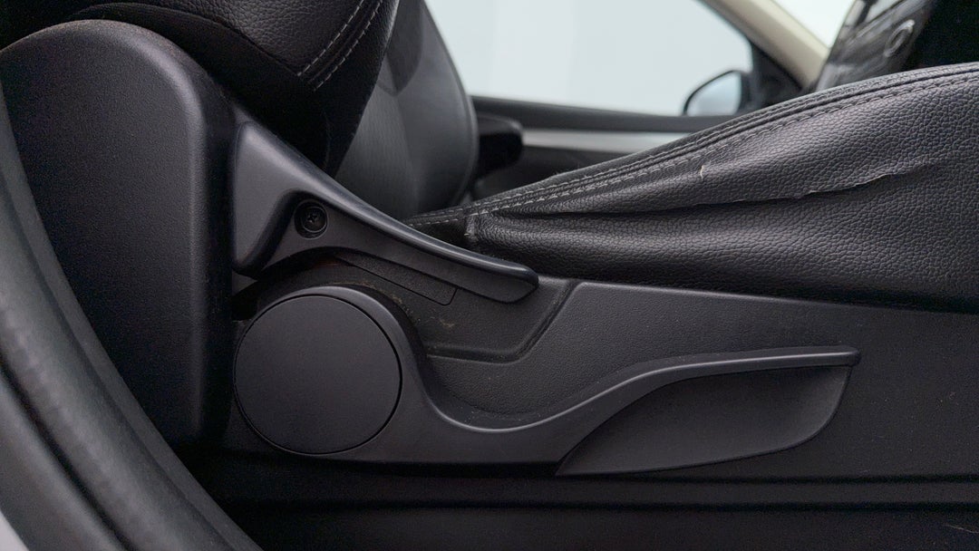 2014 Mitsubishi Outlander Phev, Automatic, 127543 km, Drivers Side Adjustment Panel