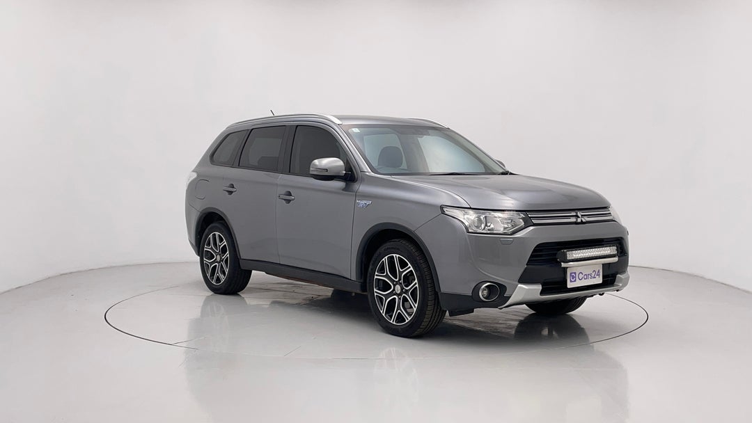 2014 Mitsubishi Outlander Phev, Automatic, 127543 km, Right Front Diagonal (45- Degree) View