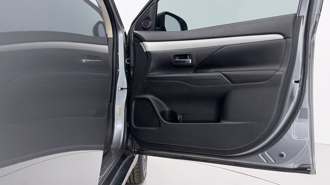 2014 Mitsubishi Outlander Phev, Automatic, 127543 km, Speaker View