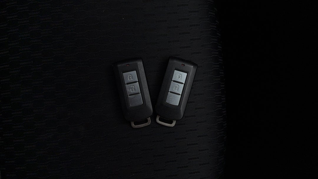 2014 Mitsubishi Outlander Phev, Automatic, 127543 km, Key Close-up