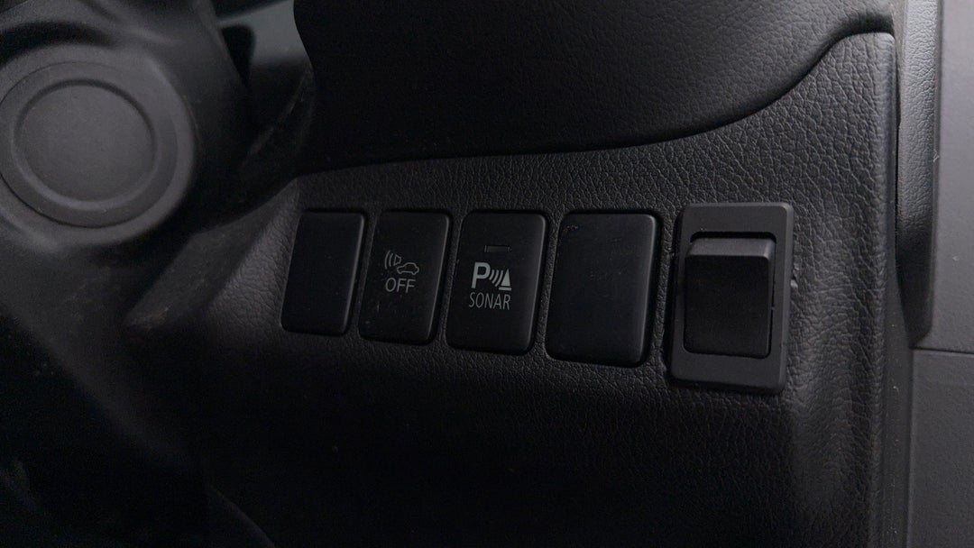 2014 Mitsubishi Outlander Phev, Automatic, 127543 km, Utility Switches/Buttons