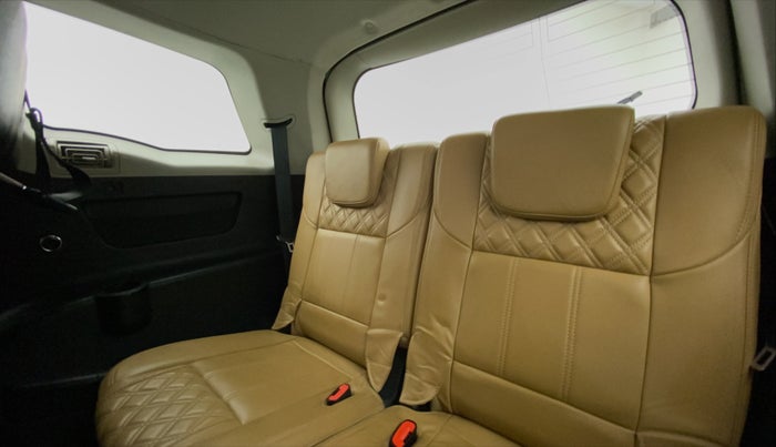 2019 Mahindra XUV500 W11, Diesel, Manual, 64,672 km, Third Seat Row ( optional )