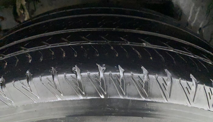 2019 Mahindra XUV500 W11, Diesel, Manual, 64,672 km, Right Front Tyre Tread
