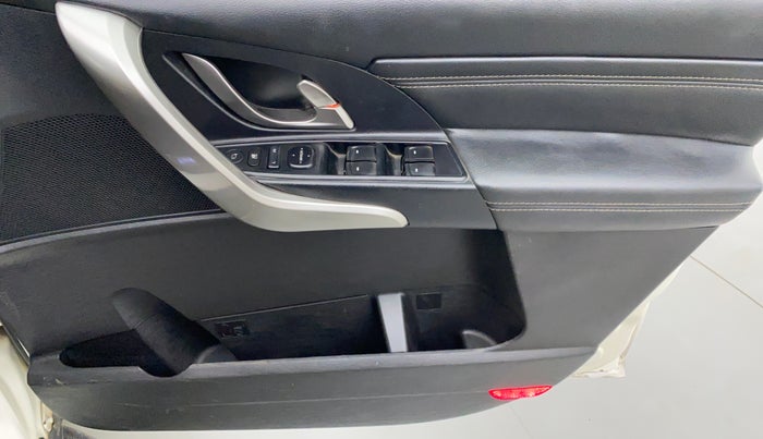 2019 Mahindra XUV500 W11, Diesel, Manual, 64,672 km, Driver Side Door Panels Control