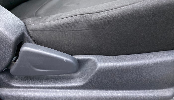 2016 Renault Kwid RXT, Petrol, Manual, 27,010 km, Driver Side Adjustment Panel