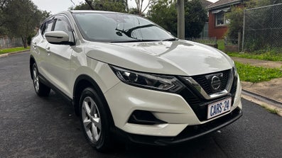 2017 Nissan Qashqai St Automatic, 55k km Petrol Car