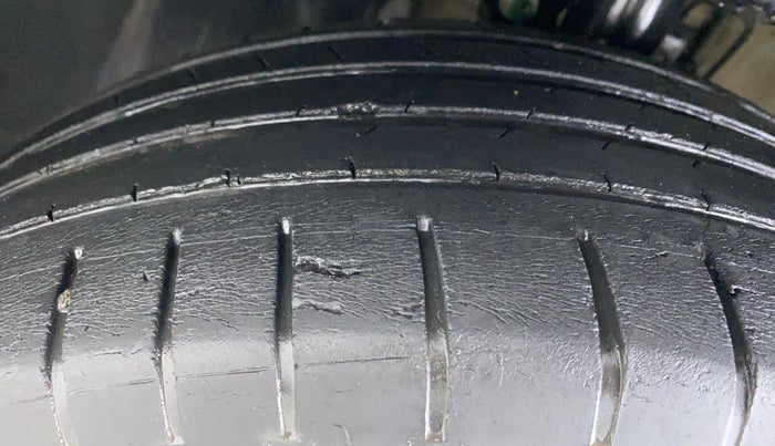 2017 Volkswagen Ameo HIGHLINE 1.2, Petrol, Manual, 41,726 km, Left Front Tyre Tread