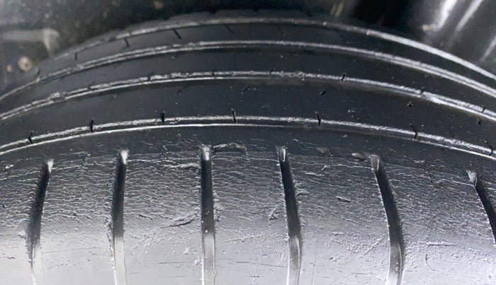 2017 Volkswagen Ameo HIGHLINE 1.2, Petrol, Manual, 41,726 km, Left Rear Tyre Tread