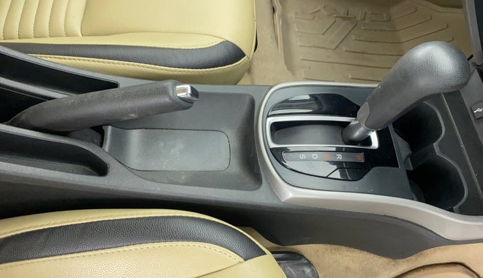 2017 Honda City V CVT, Petrol, Automatic, 48,289 km, Gear Lever