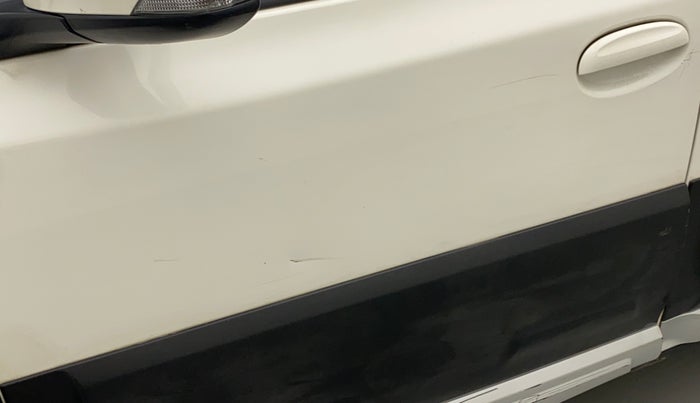 2015 Toyota Etios G, Petrol, Manual, 63,852 km, Front passenger door - Slightly dented