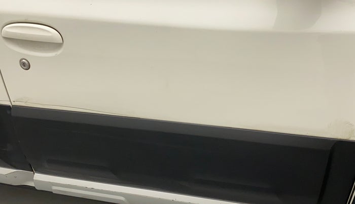 2015 Toyota Etios G, Petrol, Manual, 63,852 km, Driver-side door - Minor scratches