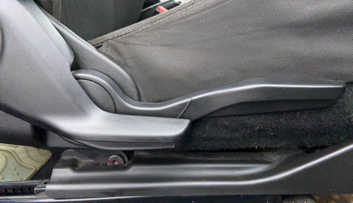 2017 Maruti Baleno ZETA 1.2 K12, Petrol, Manual, 48,530 km, Driver Side Adjustment Panel