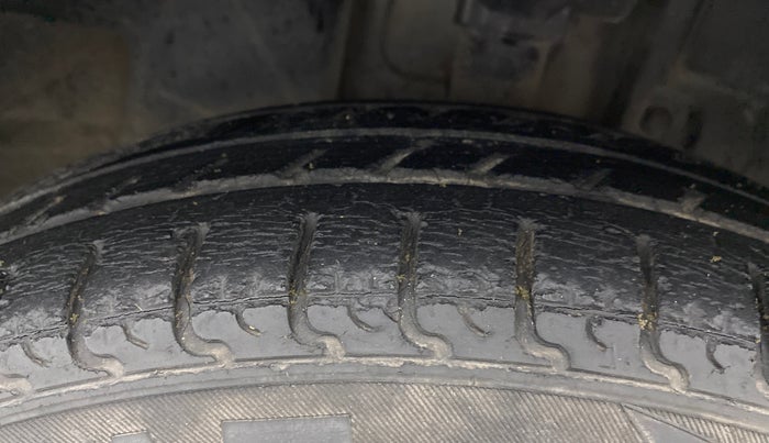 2016 Datsun Redi Go T (O), Petrol, Manual, 47,530 km, Right Front Tyre Tread