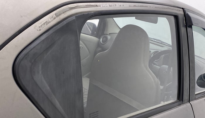 2016 Datsun Redi Go T (O), Petrol, Manual, 47,530 km, Right rear door - Door visor damaged