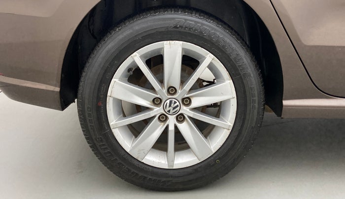 2017 Volkswagen Ameo HIGHLINE DSG 1.5 DIESEL , Diesel, Automatic, 1,17,254 km, Right Rear Wheel