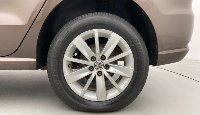 2017 Volkswagen Ameo HIGHLINE DSG 1.5 DIESEL , Diesel, Automatic, 1,17,254 km, Left Rear Wheel