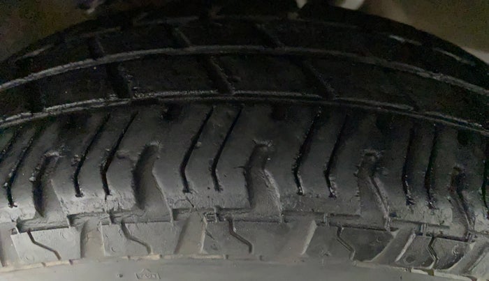 2017 Maruti Alto 800 VXI, Petrol, Manual, 27,496 km, Left Front Tyre Tread