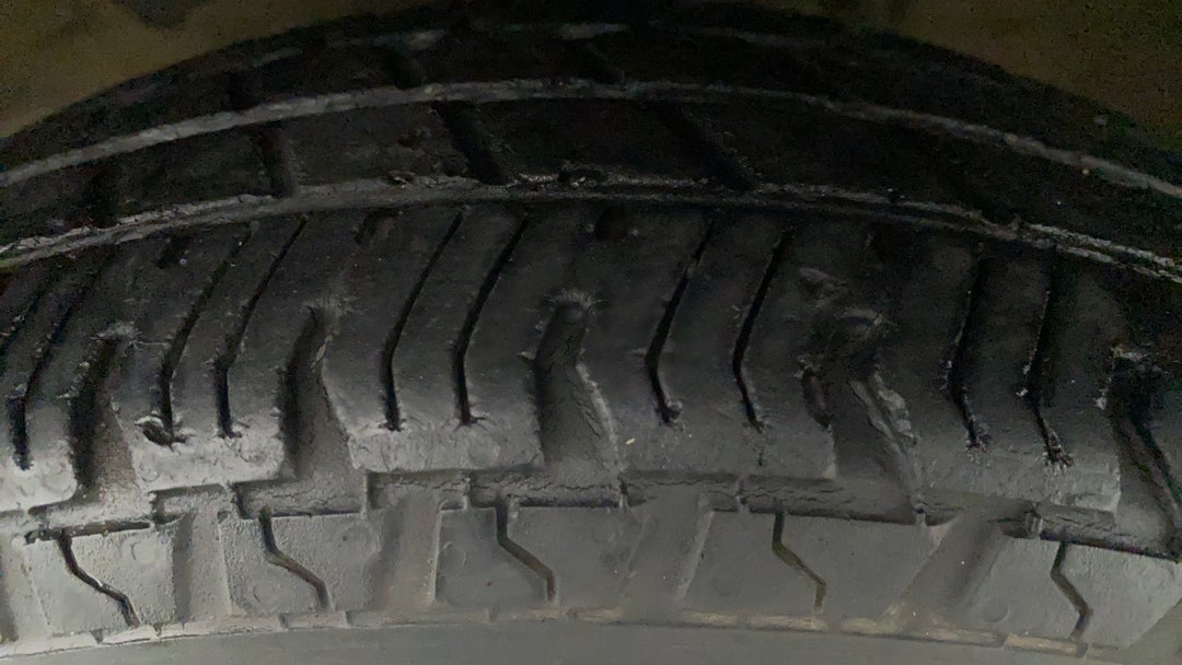 Right Front Tyre Tread