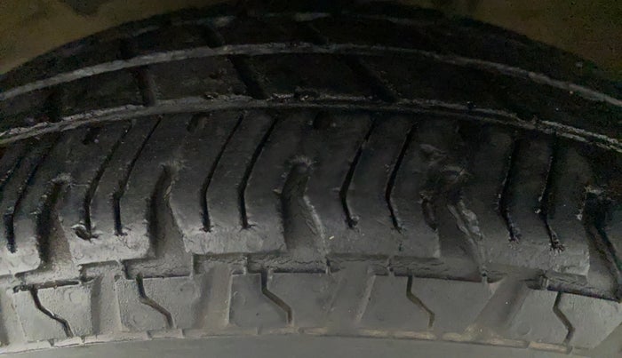 2017 Maruti Alto 800 VXI, Petrol, Manual, 27,496 km, Right Front Tyre Tread