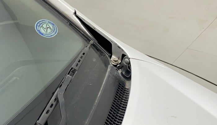 2011 Hyundai i20 MAGNA (O) 1.2, Petrol, Manual, 73,672 km, Bonnet (hood) - Cowl vent panel has minor damage