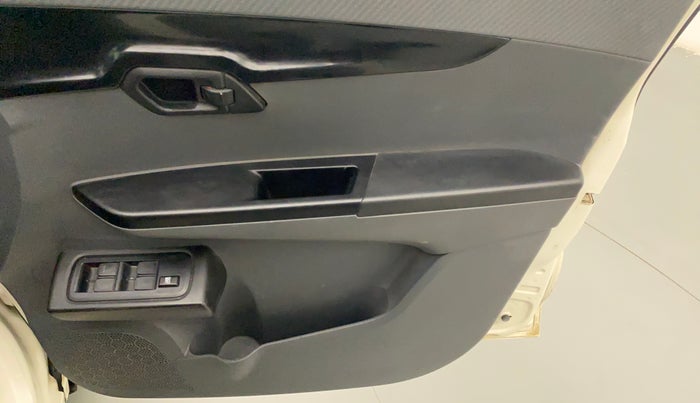 2019 Mahindra Kuv100 K2 TRIP CNG, CNG, Manual, 99,768 km, Driver Side Door Panels Control