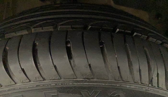 2019 Mahindra Kuv100 K2 TRIP CNG, CNG, Manual, 99,768 km, Right Front Tyre Tread