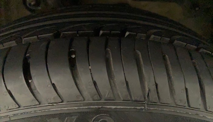 2019 Mahindra Kuv100 K2 TRIP CNG, CNG, Manual, 99,768 km, Left Front Tyre Tread