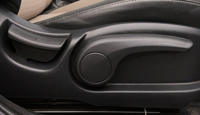 2017 Hyundai Elite i20 SPORTZ 1.2, Petrol, Manual, 16,719 km, Driver Side Adjustment Panel