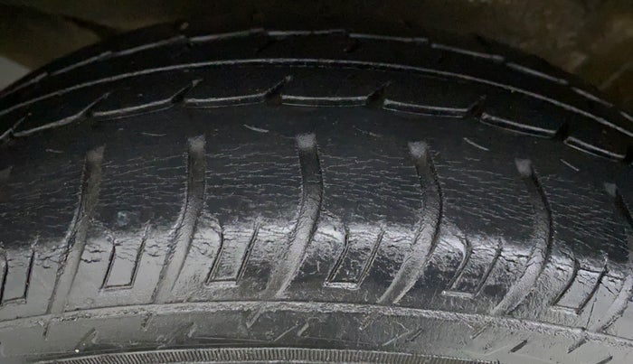 2013 Maruti Wagon R 1.0 VXI, Petrol, Manual, 45,300 km, Left Front Tyre Tread