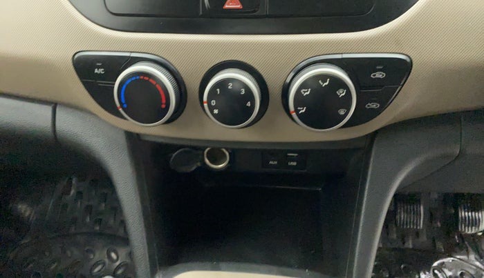 2017 Hyundai Xcent E+, CNG, Manual, 61,291 km, AC Unit - Minor issue in the heater switch