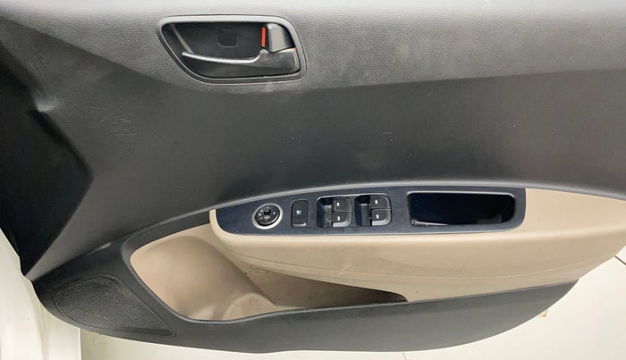 2017 Hyundai Xcent E+, CNG, Manual, 61,291 km, Driver Side Door Panels Control