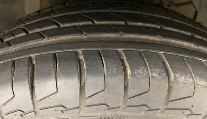 2016 Maruti S Cross ZETA 1.3, Diesel, Manual, 76,836 km, Right Front Tyre Tread