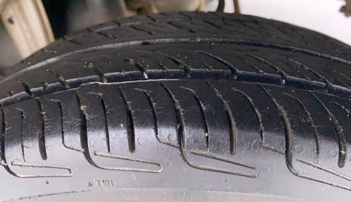 2014 Maruti Alto 800 LXI, Petrol, Manual, 69,277 km, Left Rear Tyre Tread