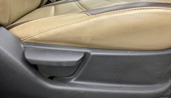2016 Hyundai Eon MAGNA +, Petrol, Manual, 51,975 km, Driver Side Adjustment Panel