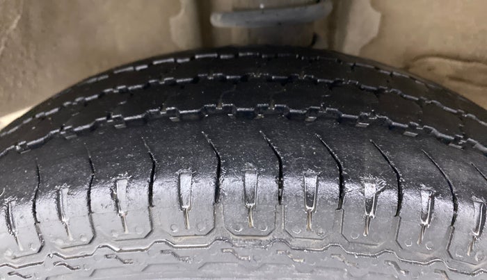 2018 Maruti OMNI E 8 STR, Petrol, Manual, 12,906 km, Left Front Tyre Tread