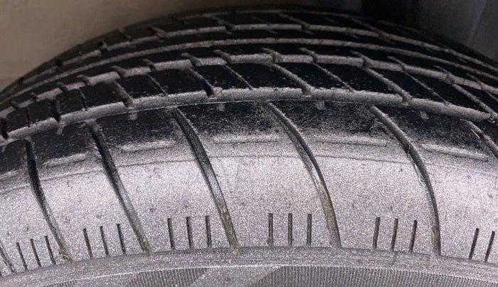 2015 Maruti Ritz ZXI, Petrol, Manual, 48,184 km, Left Rear Tyre Tread