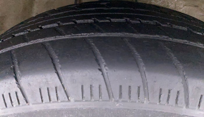 2015 Maruti Ritz ZXI, Petrol, Manual, 48,184 km, Right Front Tyre Tread