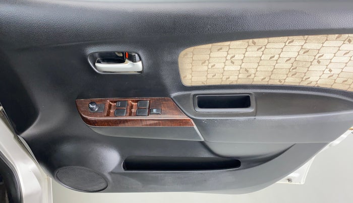 2017 Maruti Wagon R 1.0 VXI, CNG, Manual, 31,818 km, Driver Side Door Panels Control